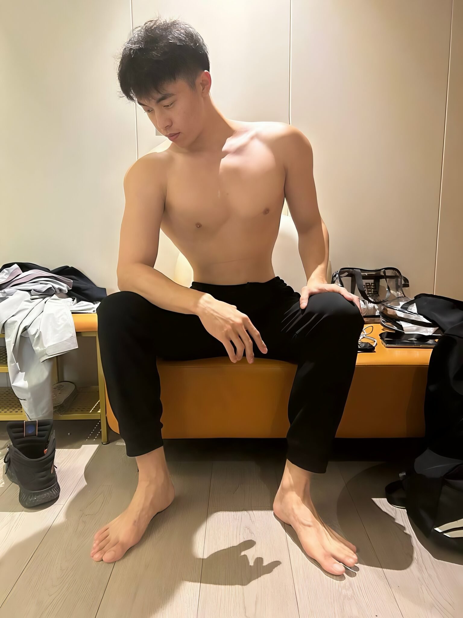 หนุ่มจีนหน้าหล่อหัวดออมชมพูนั่งชักว่าวโชว์น้ำแตก (คลิปวิดีโอ) 20241128_105912.jpg