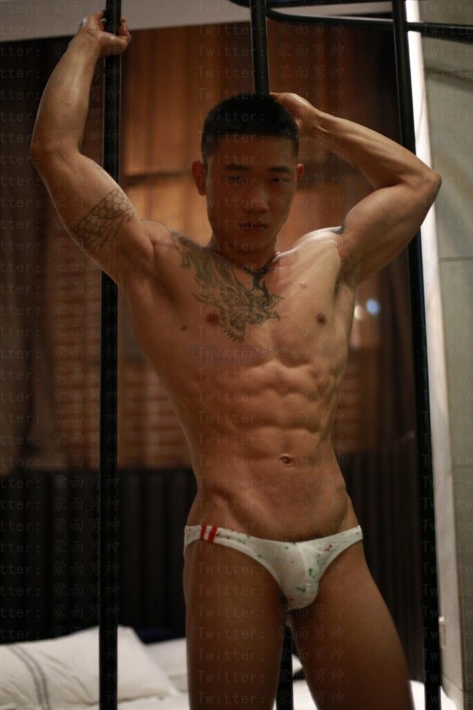 蒙面男神 no1018988002335459847