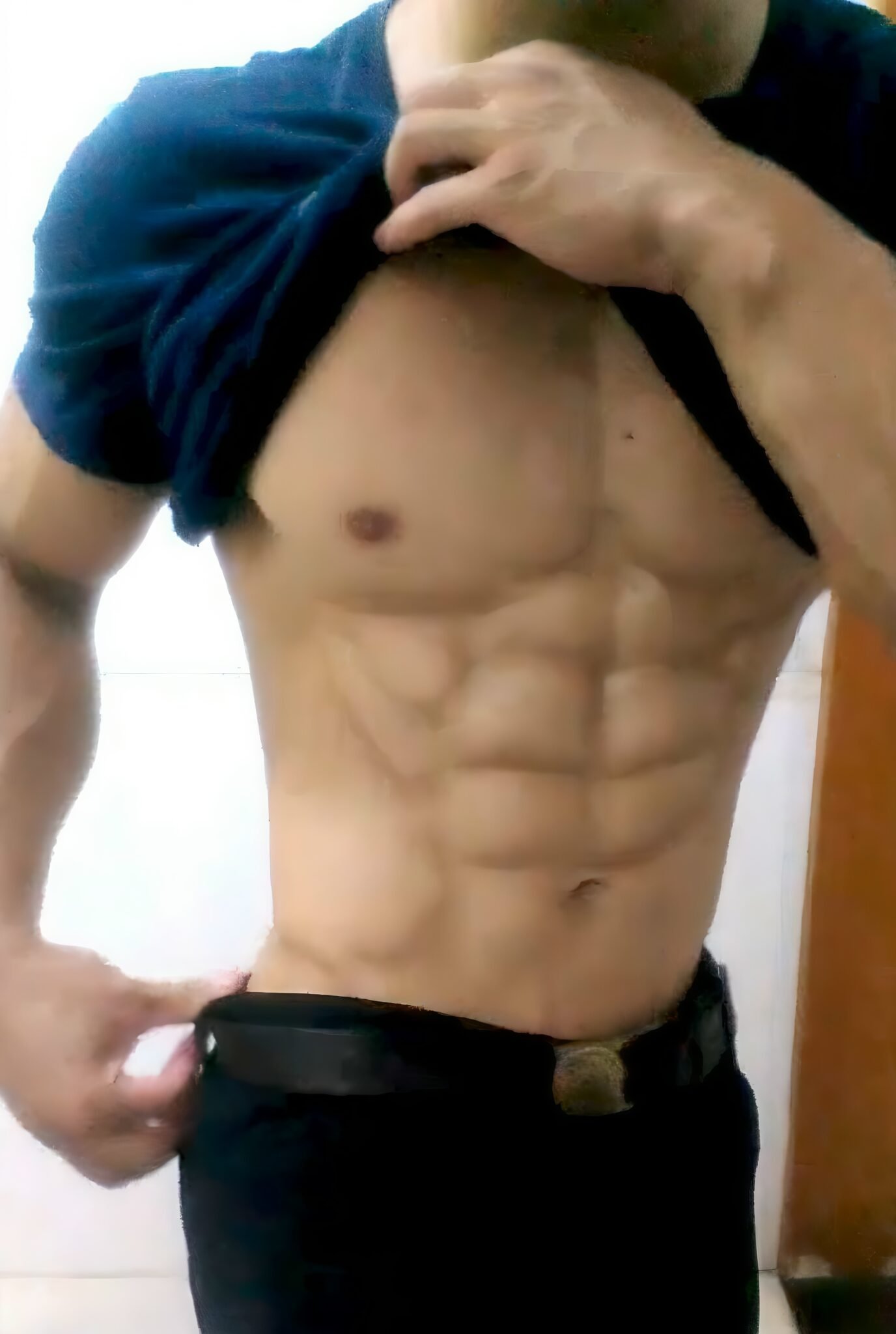 หนุ่มจีนงานดีซิกแพคแน่นๆแก้ผ้าชักว่าวโชว์หุ่นล่ำๆ (คลิปวิดีโอ) 20250206_110401.jpg